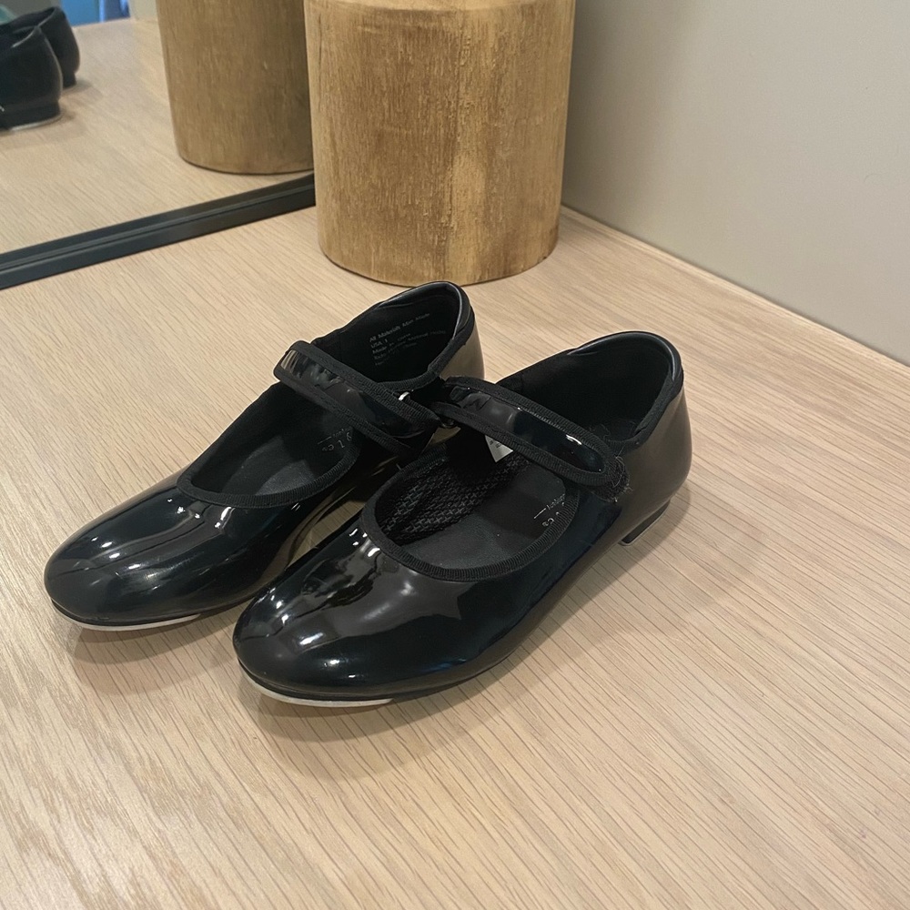 Tap Shoes Size 1 Brand: Freestyle Color: Black